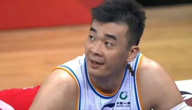 叶辰微微一笑，说道：我太太还在美国等我，这边也不能耽误太久。